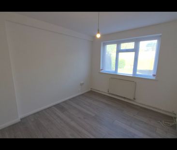 1 Bed Flat, Canadian Court, SE6 - Photo 3