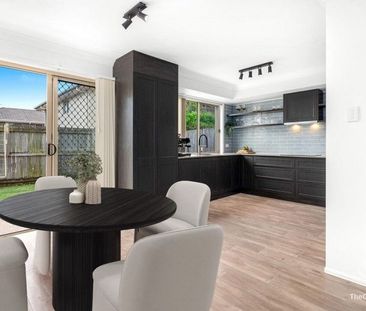 Renovated, Stand-alone townhouse - Photo 6