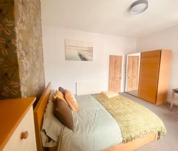 4 bedroom terraced house to rent - Photo 4