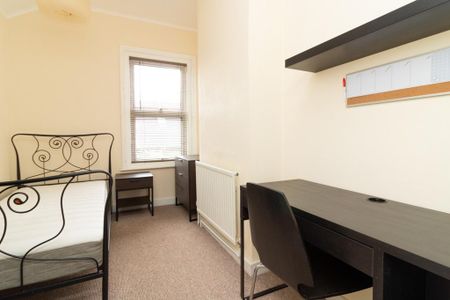 4 bedroom terraced house to rent - Photo 2