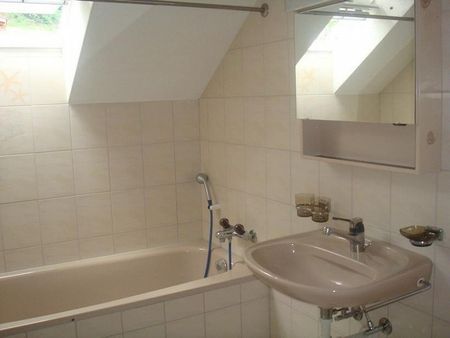 2.5-ZW à 50 m² im Dachgeschoss - Photo 2