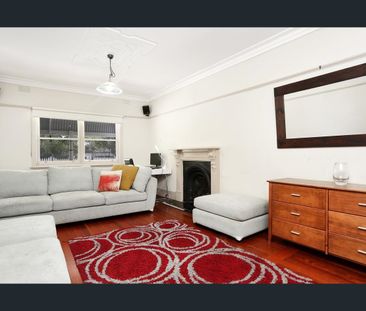 FABULOUS FAMILY HOME - Photo 2