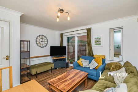 2 bedroom semi-detached house to rent - Photo 3