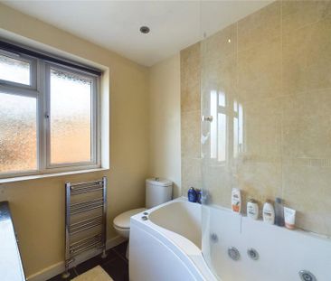 1 bedroom in a house share to rent - Photo 4