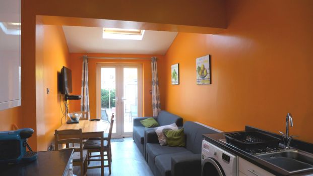 Stylish Double Room With Ensuite - Photo 1