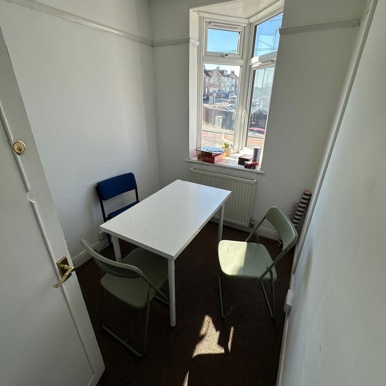 4 bedroom house to rent - Photo 1