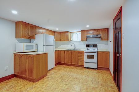 For Lease - 952 Coxwell Avenue Unit# Lower, Toronto, Ontario - Photo 5