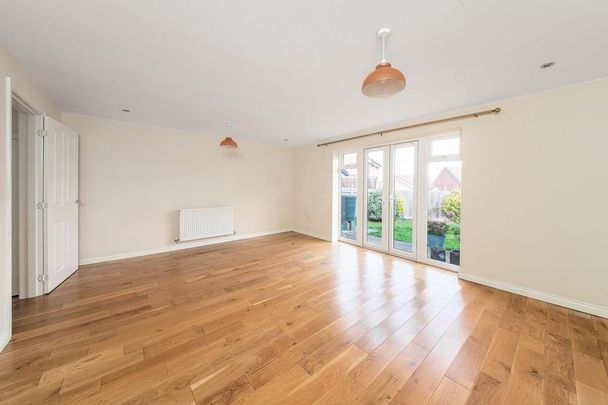 4 bedroom link detached house to rent - Photo 1