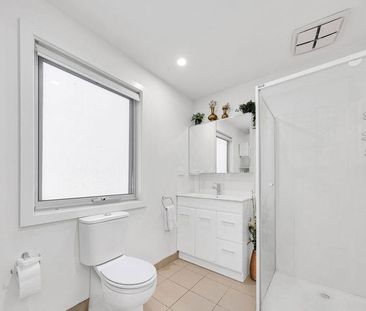 2 Bedroom, 2 Bathroom Townhouse! - Photo 3