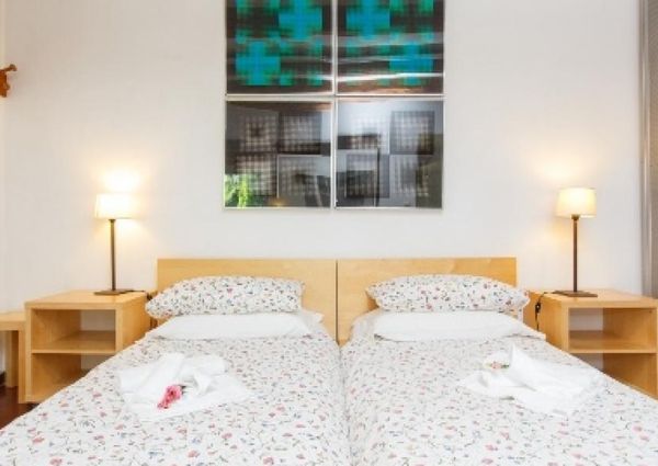 Center-Popolo: Modern, renovated 1 Bedroom, bath, kitchen. Parquet floors, bright, silent, located in beautiful villa near center, park, transport. Ref 847