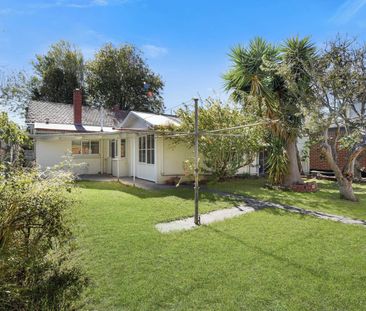 Spacious family home in the heart of Oakleigh! - Photo 3