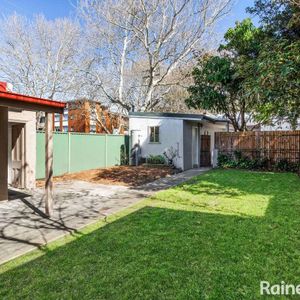 Spacious First Floor 1 Bedroom Apartment - GAS WATER AND ELECTRICITY INCLUDED IN RENT - Photo 2