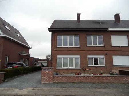 Appartement met twee slaapkamers, ruime zolder en garage. - Photo 4