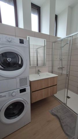 Location / Duplex - Photo 4