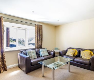 2 bed Flat To Let - Photo 1