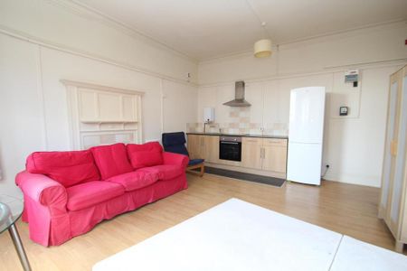 1 bedroom flat to rent - Photo 2