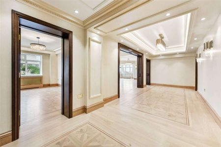 A stunning five bedroom lateral apartment with AC in a highly sought after portered building. - Photo 3