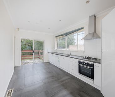 13 Rangeview Avenue, Malvern East VIC 3145 - House For Rent | Domain - Photo 4