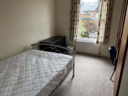 4 bedroom terraced house to rent - Photo 2