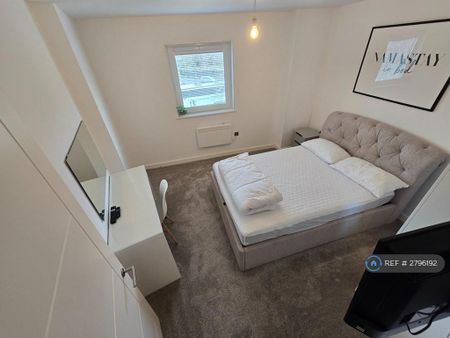 2 bedroom flat to rent - Photo 5