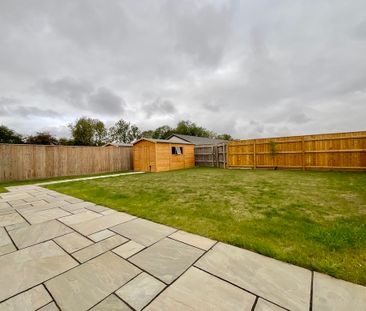 4 bedroom Detached House to let - Photo 3