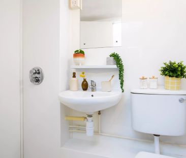 Extra Large High Double Ensuite - Photo 6