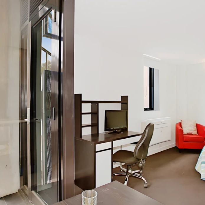 Studio Large balcony - Photo 1