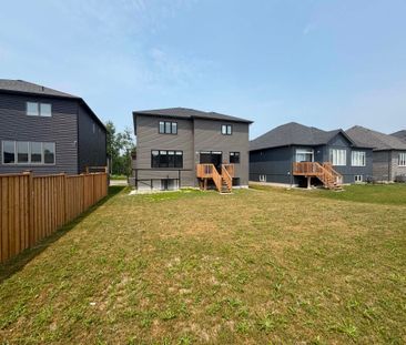 For Lease - 218 Mapleside Drive Unit# Upper Unit, Wasaga Beach, Ont... - Photo 5