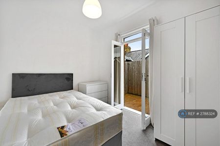 1 bedroom in a house share to rent - Photo 3