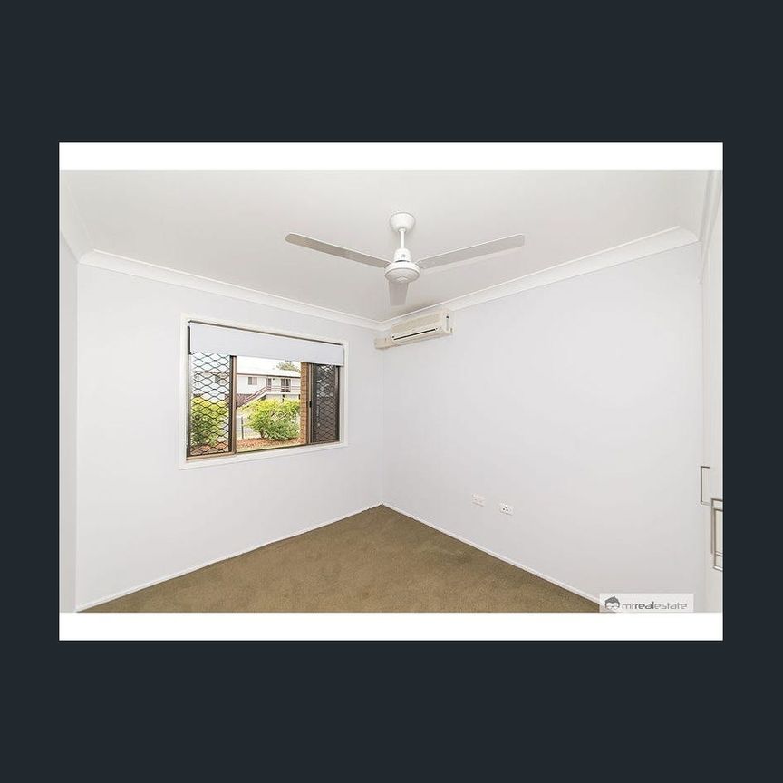 RECENTLY RENOVATED 4 BEDROOM FAMILY HOME! - Photo 1