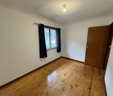 COMFORTABLE 3 BEDROOM HOME WITH GREAT OUTDOOR SPACE !! - Photo 2