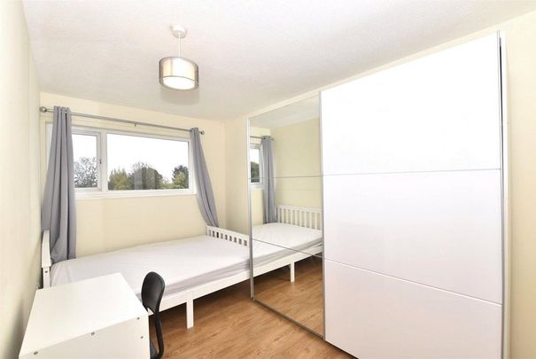 4 bedroom terraced house to rent - Photo 1