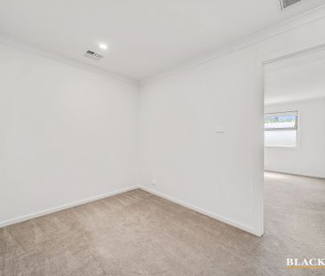 7/27 Yass Road, Queanbeyan NSW 2620 - Townhouse For Rent | Domain - Photo 5