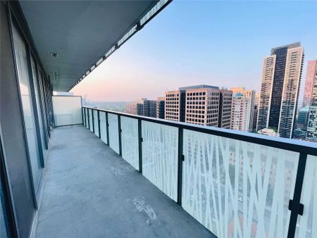 For Lease - 50 Charles Street Unit# 1915, Toronto, Ontario - Photo 2