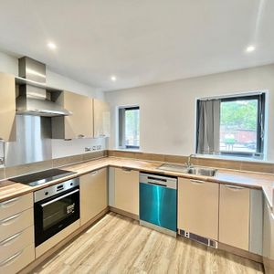 1 bedroom in a house share to rent - Photo 2