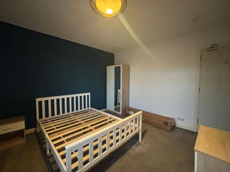 1 bedroom in a house share to rent - Photo 4