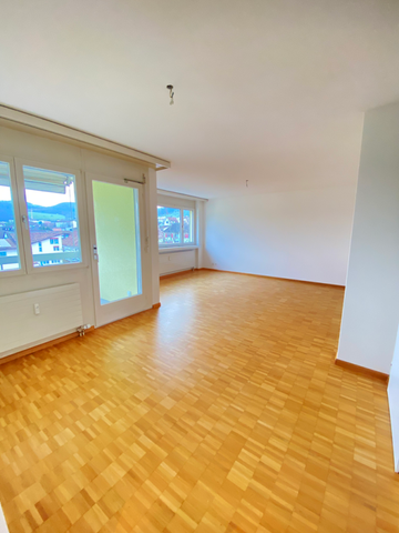 Grosszügige 4.5-Zimmerwohnung mit sanierter Küche und Bad - Foto 2