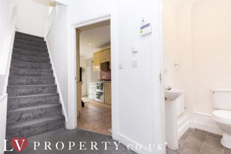 4 bedroom end of terrace house to rent - Photo 5