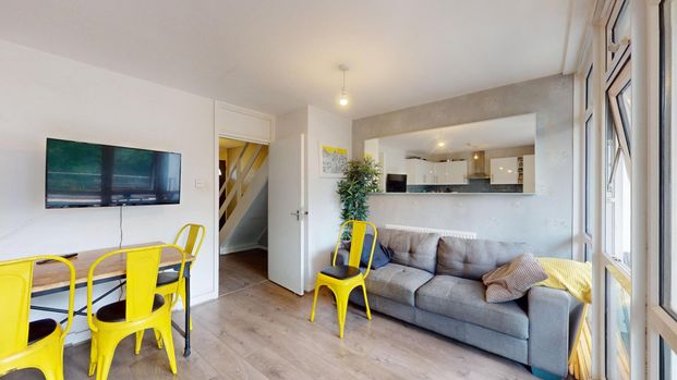 18 Hind Grove – Room 2 - Photo 1