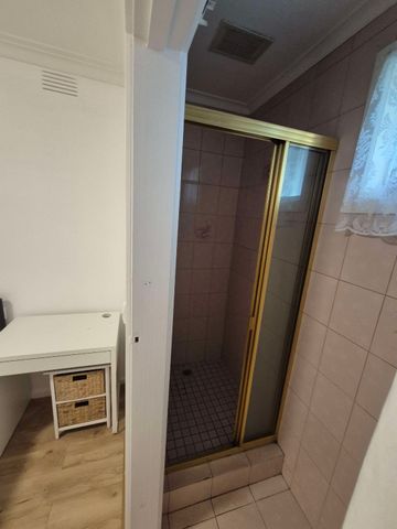 Oakleigh South - Photo 3