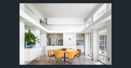 FULLY FURNISHED - WARM & SUNNY CONTEMPORARY APARTMENT. 12+ MONTH LEASE - Photo 3