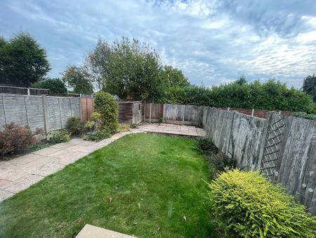 3 bedroom semi-detached house to rent - Photo 4
