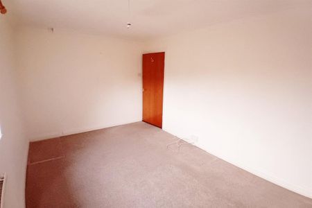 2 bedroom semi-detached house to rent - Photo 4