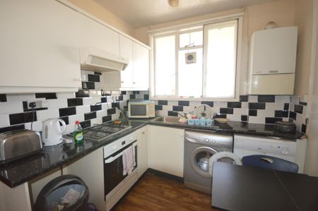 1 bedroom in a house share to rent - Photo 5
