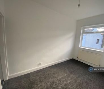 2 bedroom end of terrace house to rent - Photo 1