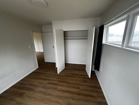 2 bedroom 1 bath unit - Photo 2