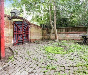 Studio to rent - Photo 6