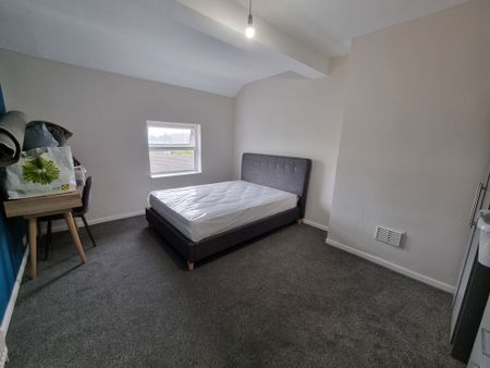 4 Bed Student Accommodation - Photo 3