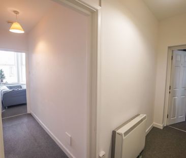 3 Bedroom Flat To Rent in Lansdowne - £1,350 pcm Tenancy Info - Photo 1