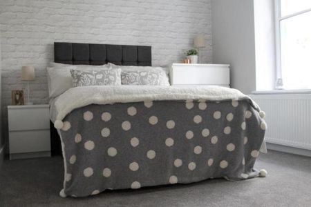 1 bedroom in a house share to rent - Photo 2